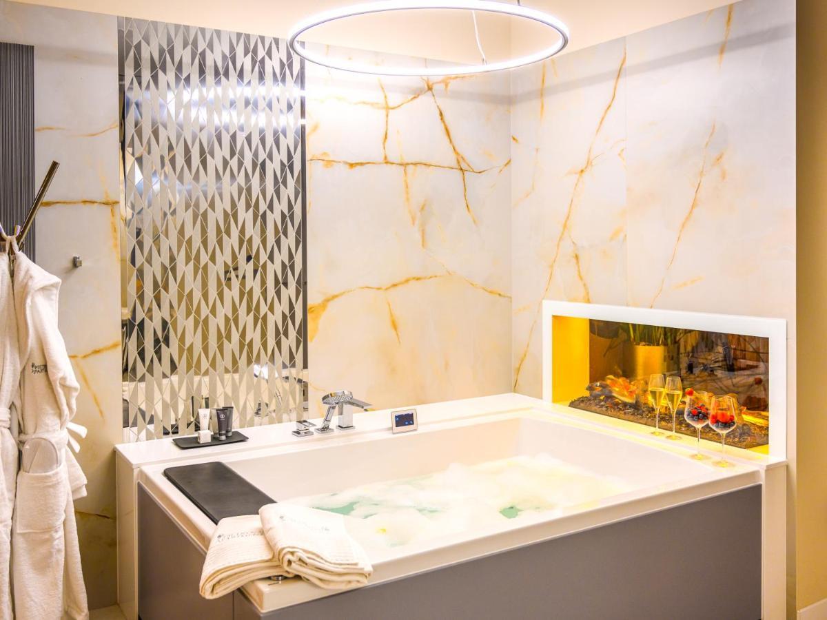 Pietryna Apartments Luxury - Sauna , Jacuzzi , Bezposrednio Przy Ul Piotrkowskiej Лодзь Екстер'єр фото